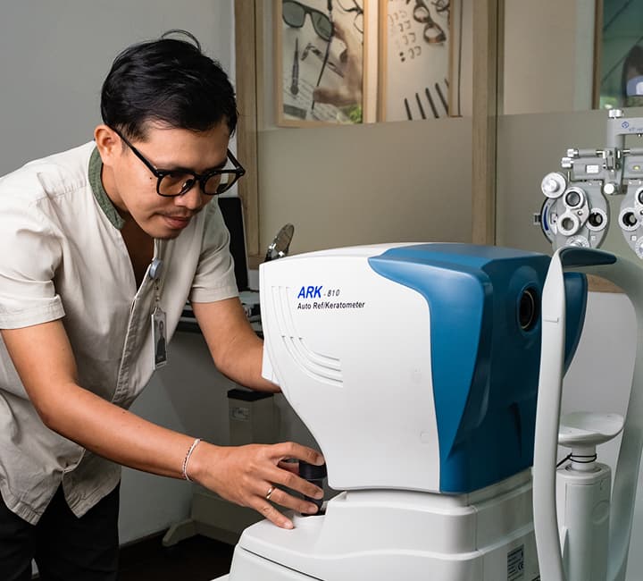 Eye testing equipment at Bali Top Optical